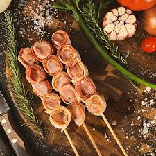 Espetinho de frango, medalhão, linguiça, carne suina
